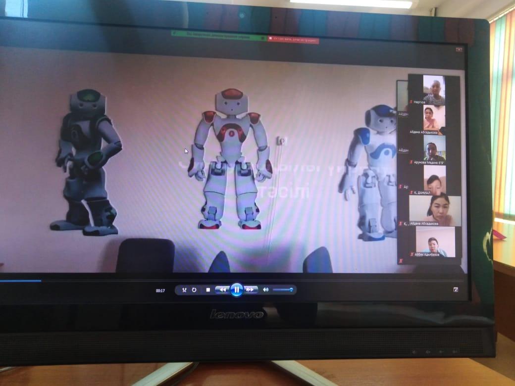 Мектебіміздің информатика пәнінің мұғалімі Әбсадықова Айдана ғылыми-техникалық бағыты бойынша "Пайдалы ойындар"- робототехникаға байланысты 5-6 сынып оқушылар арасында онлайн тренинг өткізді.