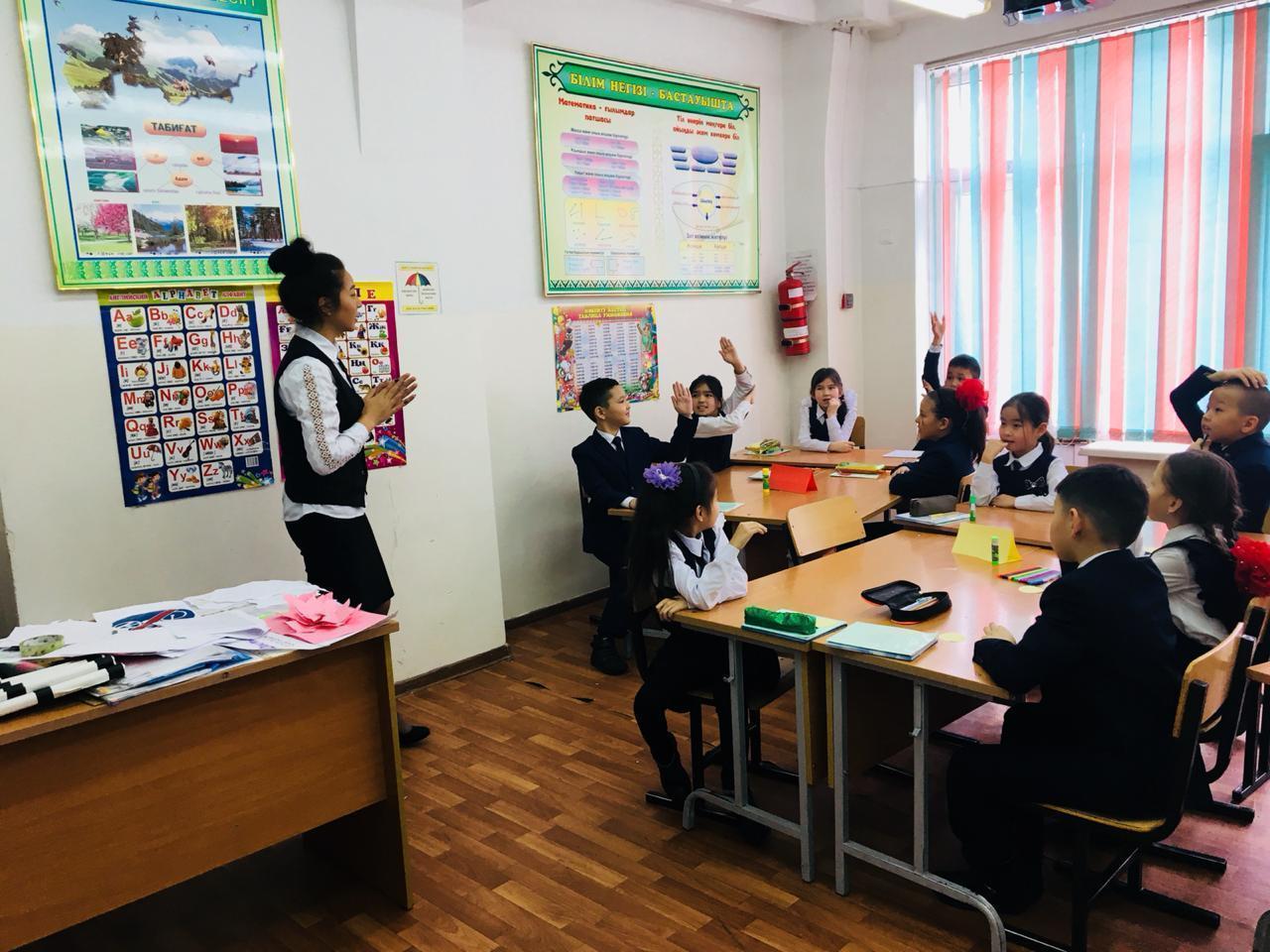 15 қаңтар мен 15 ақпан арасында өтілетін «Қауіпсіз мектеп автобусы» республикалық акциясы аясында «Қоғамдық көлікте жүруді білеміз бе?» тақырыбында 3 "Г" сыныбымен ашық сынып сағаты өткізілді