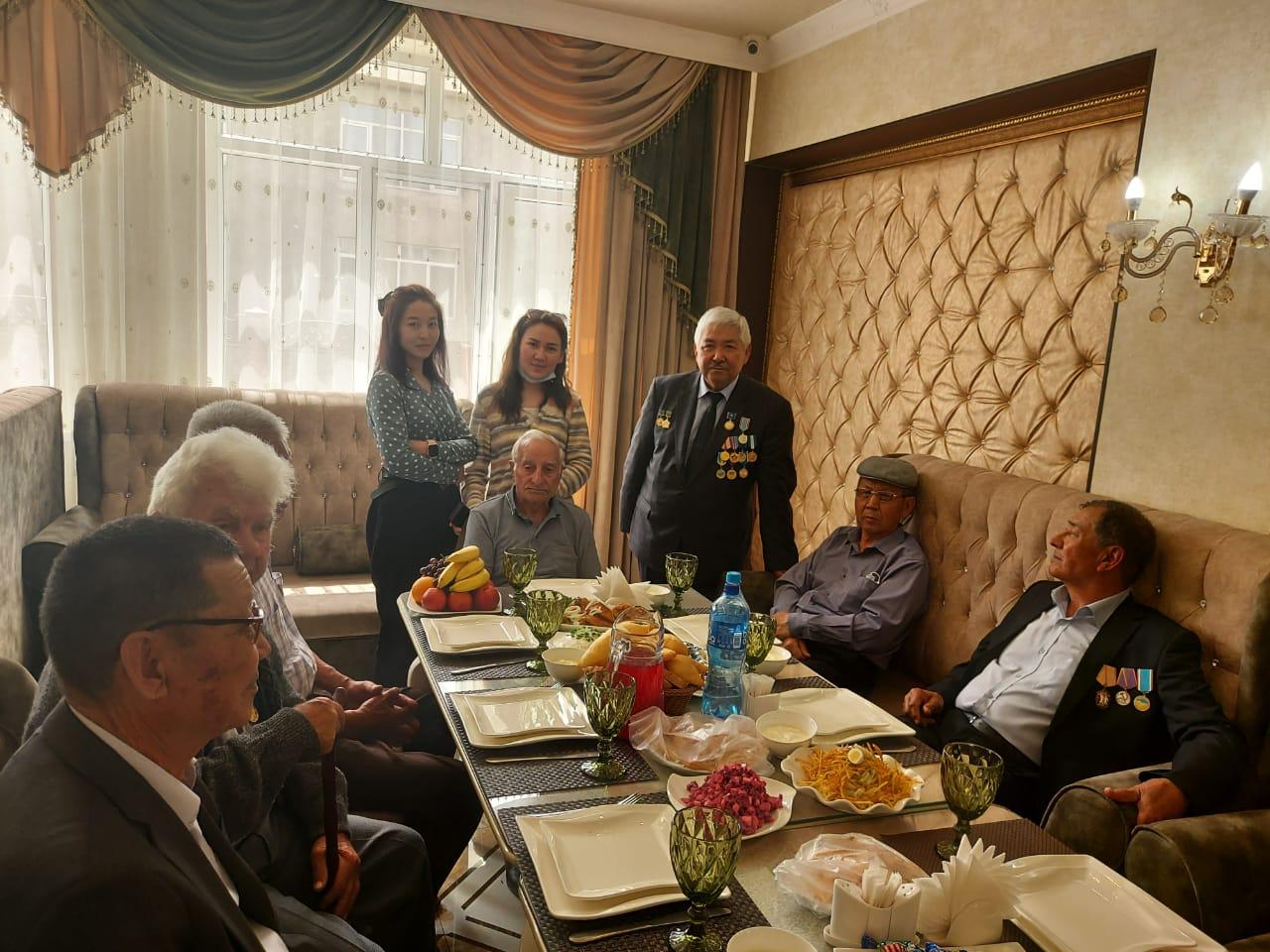 Қазақстан Республикасы Тәуелсіздігінің 30 жылдық мерейтойы қарсаңында мектеп ұжымы атынан  "30 игі іс" ұранымен және "Ұлы Жеңіске 76 жыл" болуына орай Қарасу ықшам ауданының ардагерлеріне гүл шоқтарын сыйлап, құрмет көрсетілді.