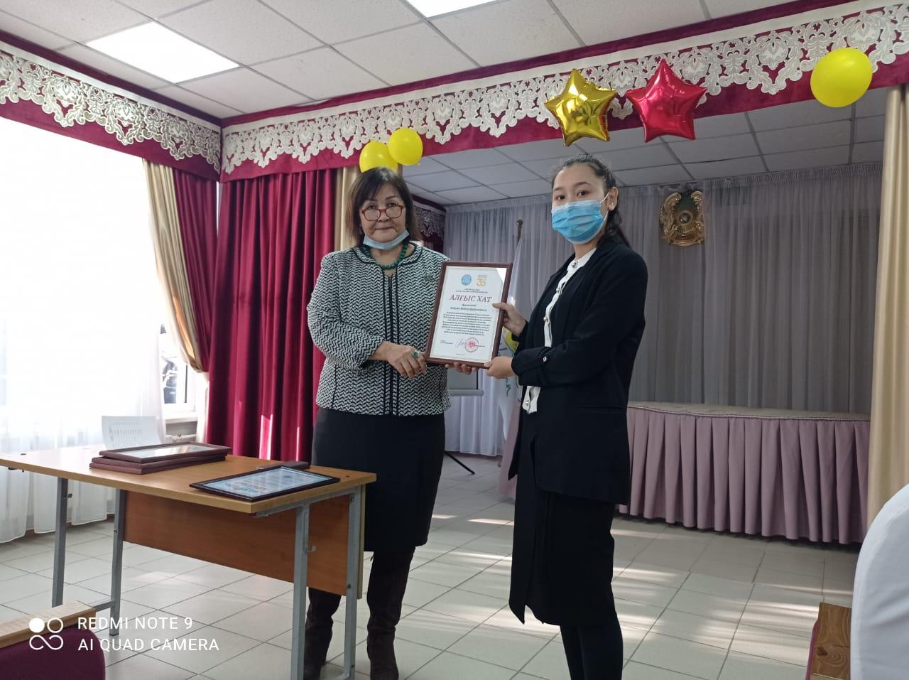 №164 жалпы білім беретін мектептің  ұстаздарын 2020-2021 жылғы кезекті Ұлттық халық санағын өткізуде белсенді ат салысқаны үшін,  Алматы қаласы Алатау ауданы әкімі  Қалдыбеков Азамат Бескемпірұлының атынан АЛҒЫС ХАТПЕН  марапатталды.  Құттықтаймыз!