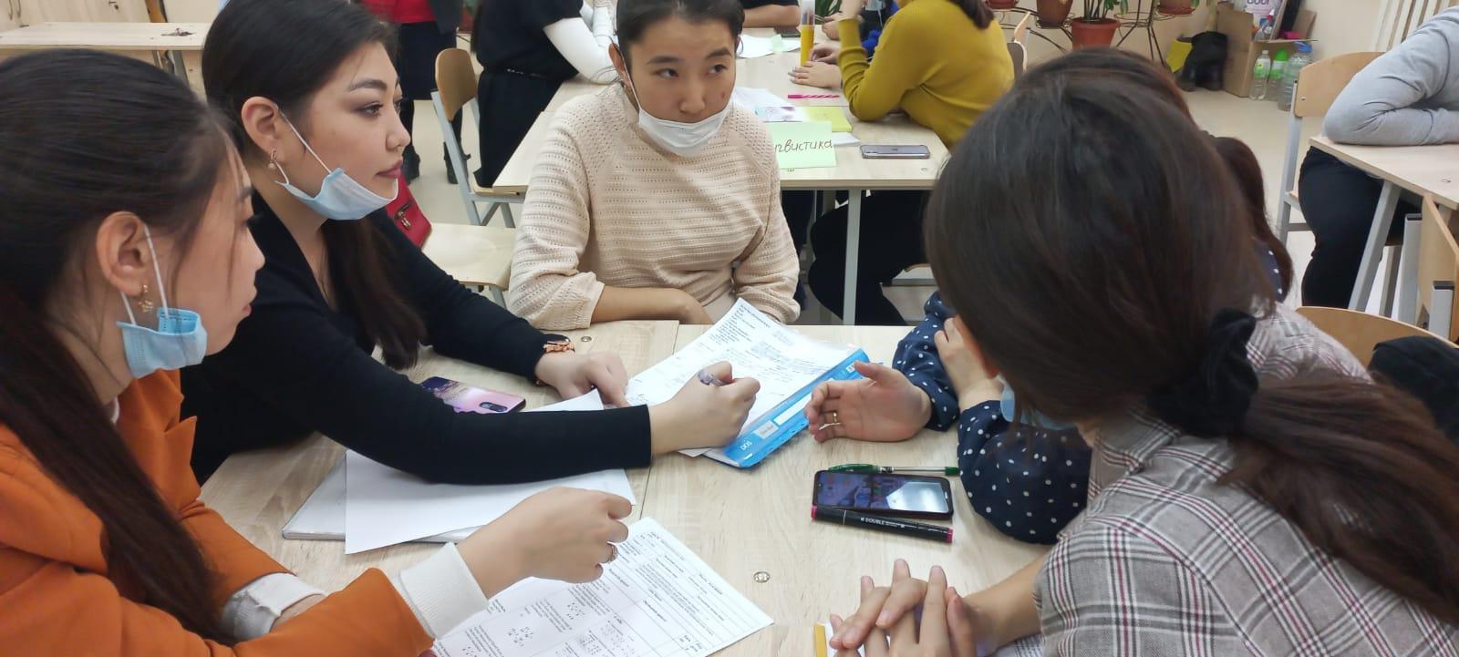 "Қысқа мерзімді жоспарды құру арқылы сабақ құрылымын жүйелеу" тақырыбында математика пәні мұғалімдері А.Алиева мен Ж.Абдикерова жас педагогтер мектебі мүшелерімен коучинг өткізді.