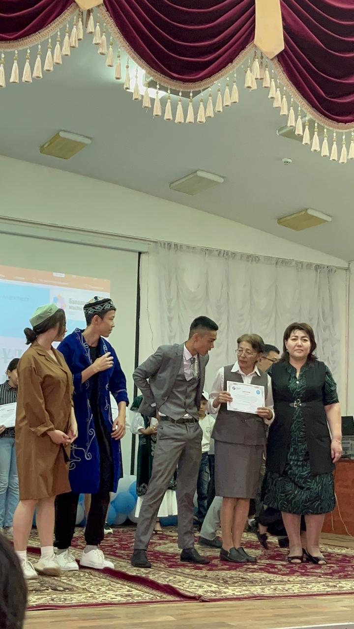 "Алматы БалаFEST" фестивалінің аудандық кезеңінде "Театр өнері арқылы оқуға" номинациясы бойынша мектебіміздің оқушылары ІІ орынға ие болды. Жетекшісі қазақ тілі мен әдебиеті пәні мұғалімі Г.Амиреева