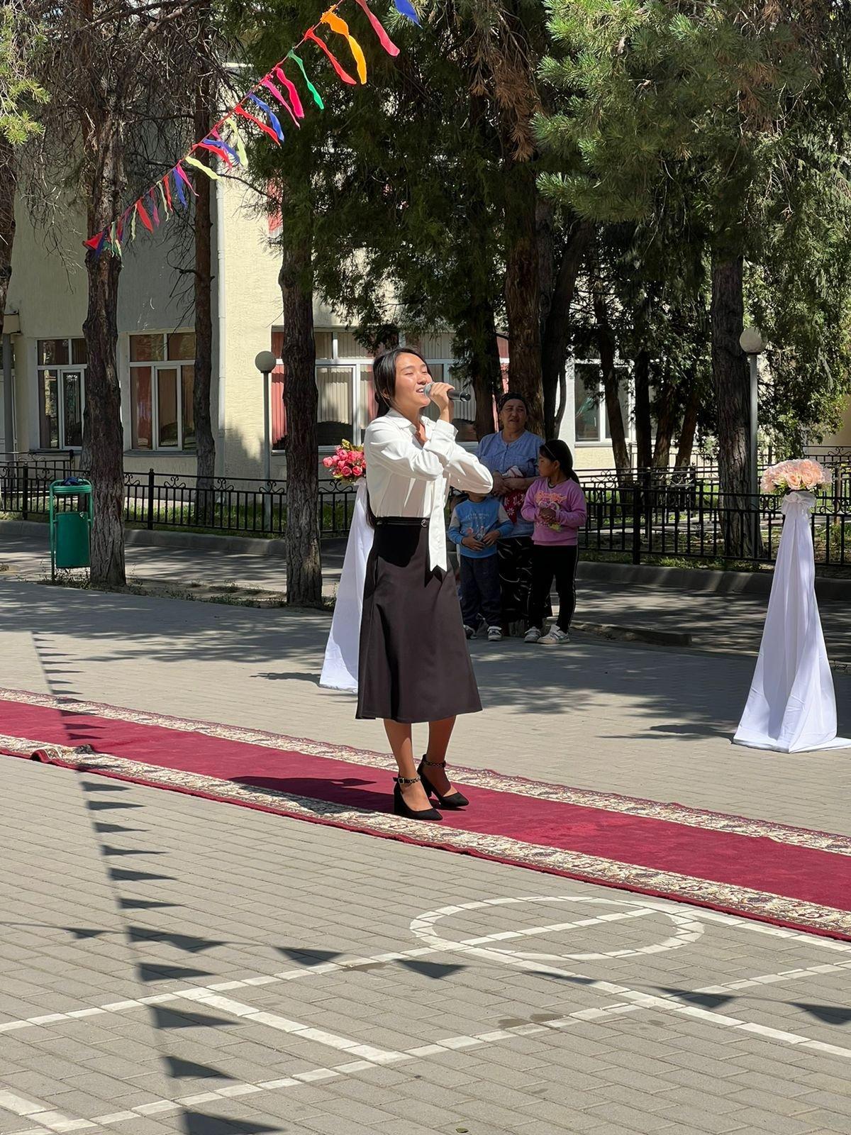 16.06.2022 ж күні мектебімізде  «Сәт сапар, жас түлек !» атты аттестат алу салтанатты жиыны өтті. Жиын барысында мектеп директоры Б.А. Кусаинова құттықтау сөз сөйлеп, оқушыларға аттестаттарын табыстады.