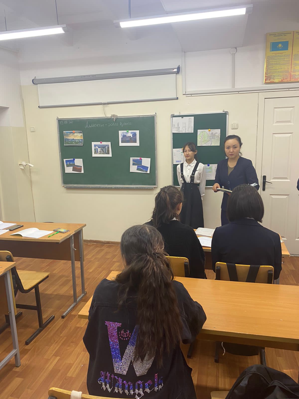 Мектебімізде 14.09.2022ж күні "Алматы асем қалам" тақырыбында  "ҚАЛА КҮНІ" мерекесіне орай  сынып сағаты өткізілді.