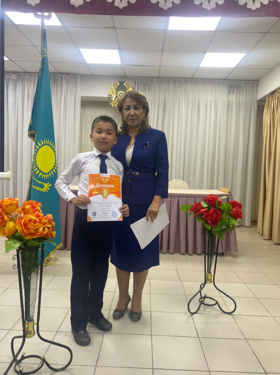 "USTAZ TILEGI" Республикалық ғылыми-әдістемелік орталығы ұйымдастырған орыс тілі пәнінен онлайн олимпиадасының І дәрежелі диплом иегері 3 "Б" сынып оқушысы Әлпеміш Нұрислам, жетекшісі орыс тілі мен әдебиеті пәні мұғалімі А.Бидахметова.