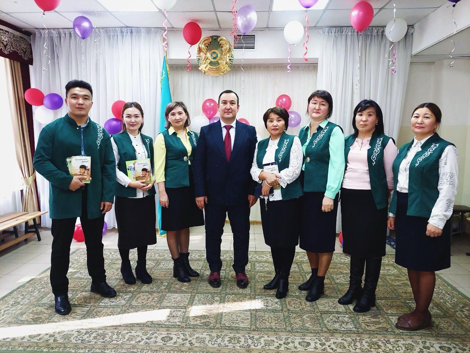 15 ақпан күні ақын, аудармашы, «Серпер» жастар сыйлығының лауреаты, Қазақстан Жазушылар Одағының мүшесі Саят Қамшыгер ағамызбен “Сәуле шашқан қаламмен” атты тақырыбында әдеби кездесу кеші болып өтті.