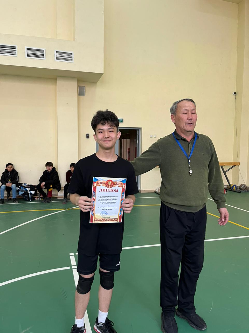 «Спорт- бақытқа бастар жол» №164 жалпы білім беретін мектепте “Сенім өзін-өзі басқару ұйымының” вице-президенті Ауғанбай Арман ұйымдастыруымен 7-11 сыныптар араылығында «164 Кубогы” волейбол турнирі өткізілді.