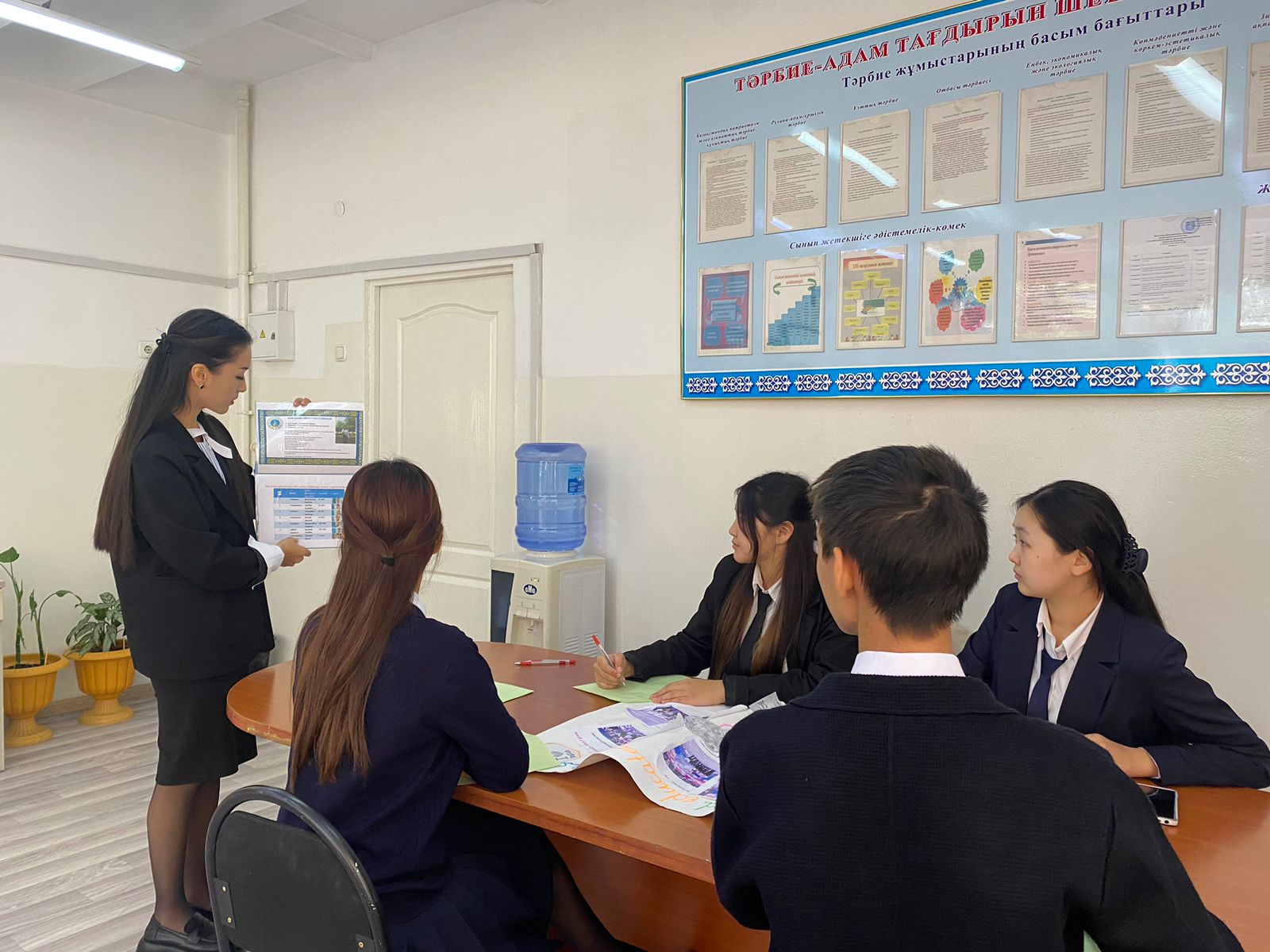 №164 Жалпы білім беретін мектебіміздің «Өзін- өзі басқару» ұйымының Мектеп президентіне үміткер оқушыларымыздың дайындық түсірілімінен