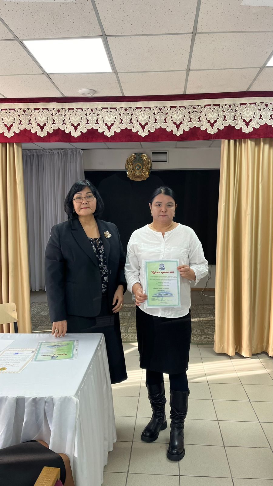 Тәуелсіздік күні мерекесі қарсаңында "Ұстаз" қалалық кәсіподағының Құрмет грамотасымен бастауыш сынып мұғалімі З.Куатбекова марапатталды.