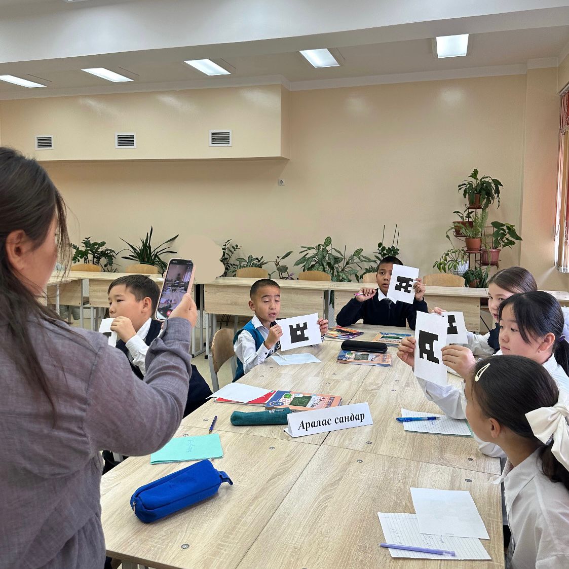 математика, информатика және физика пәндері бірлестігі онкүндігінің іс-шара жоспарына сәйкес математика пәні мұғалімі А.Кеңес 5 "А" сыныбымен «Қызықті математика» интеллектуалдық ойынын  өткізді.