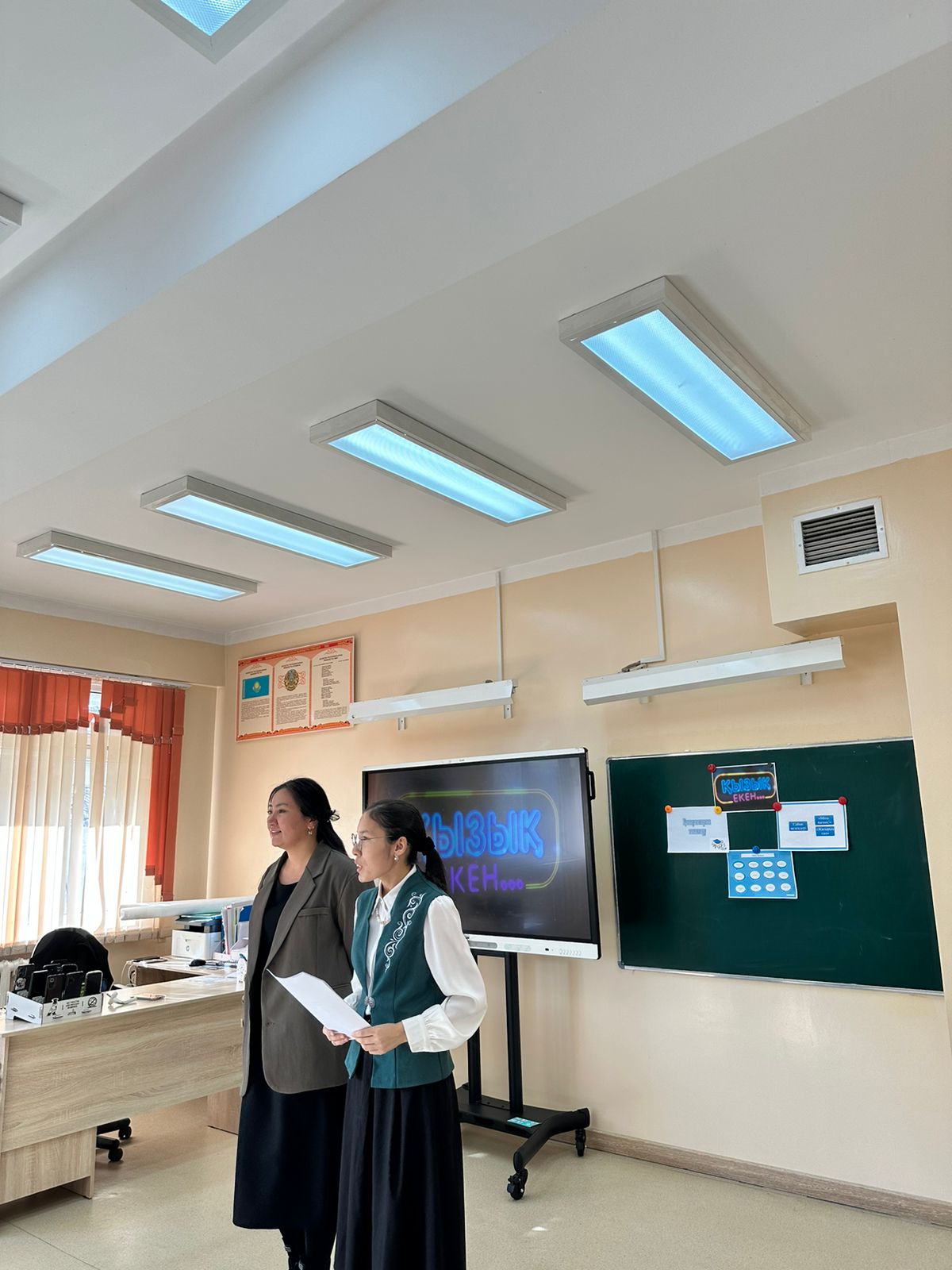 "МИФ-LIFE,  МИФ-LIKE" тақырыбында математика, информатика және физика пәндері бірлестігі онкүндігінің іс-шара жоспарына сәйкес математика пәні мұғалімдері Б.Орынбай мен М.Ербол  7-8 сыныптармен «Қызық екен» интеллектуалдық ойынын өткізді.