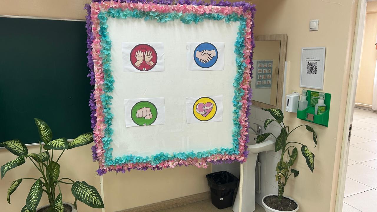 Информатика пәні мұғалімі Р.Хамзина мен математика пәні мұғалімдері Ж.Абдикерова мен У.Алиева мұғалімдермен "Бағалаудағы мұғалімнің рөлі. Оқушылардың оқу белсенділіктерін арттыру үшін қандай бағалау түрлерін қолдануға болады?" тақырыбында коучинг