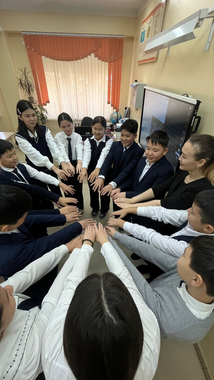 Математика, информатика және физика пәндері бірлестігі онкүндігінің іс-шара жоспарына сәйкес информатика пәні мұғалімі Б.Берікқызы 7 "Б" сыныбымен «Компьютерді зиянды программалардан қорғау» тақырыбында ашық сабақ өткізді.