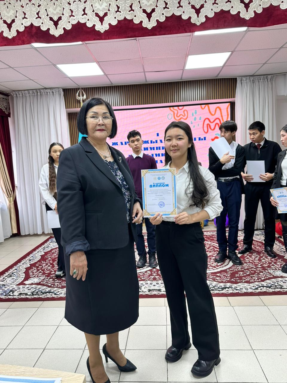 9-11 сынып оқушыларына арналған Республикалық олимпиаданың аудандық кезеңіне ОРЫС ТІЛІ МЕН ӘДЕБИЕТІ пәні бойынша қатысып, жүлделі ІІ орынға ие болған 11 "А" сынып оқушысы Пазылбек Нұрсая. Жетекшісі орыс тілі пәні мұғалімі С.Телагисова