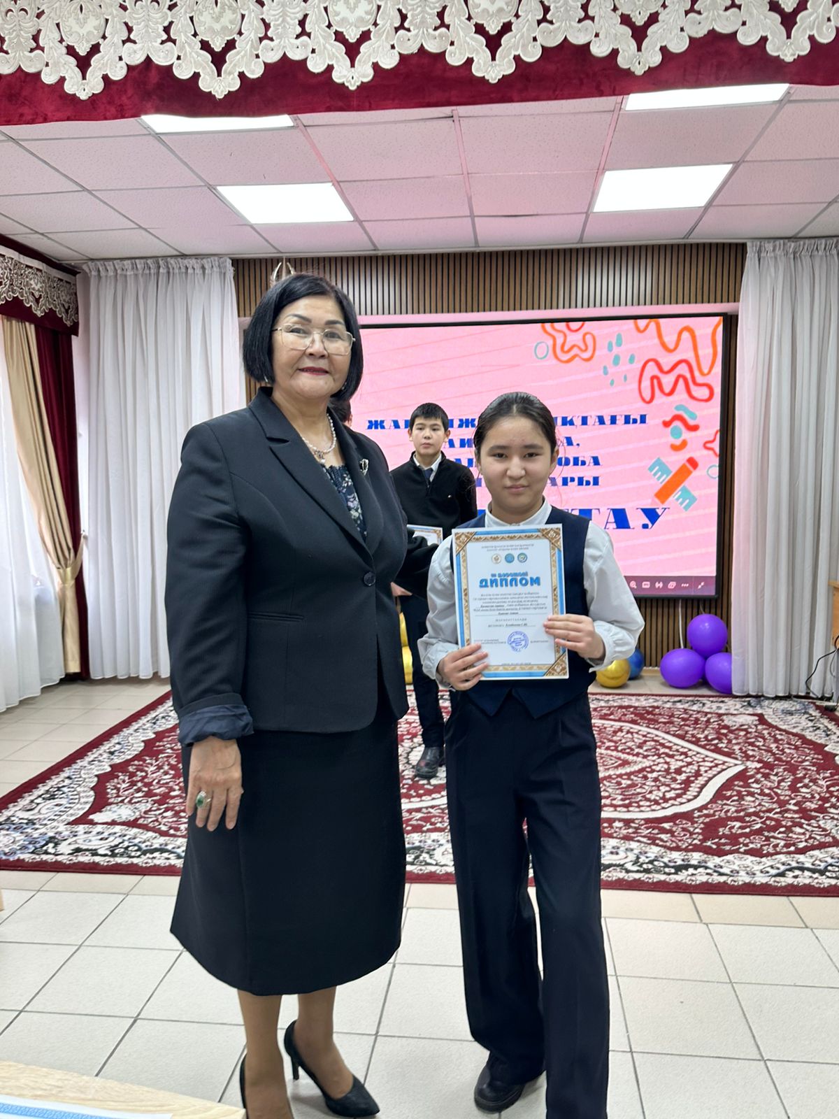 Жалпы білім беретін пәндер бойынша 7-8 сынып оқушыларына арналған республикалық жасөспірімдер олимпиадасының аудандық кезеңіне ҚАЗАҚСТАН ТАРИХЫ пәні бойынша қатысып, жүлделі ІІІ орынға ие болған 8 "В" сынып оқушысы Қансеит Аяжан.