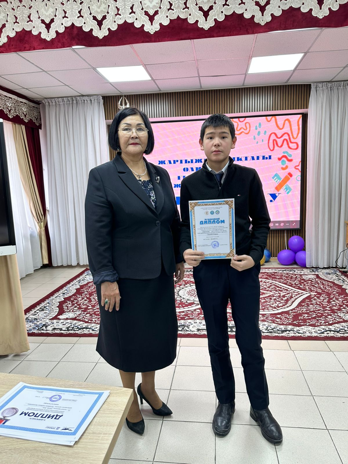 Жалпы білім беретін пәндер бойынша 7-8 сынып оқушыларына арналған республикалық жасөспірімдер олимпиадасының аудандық кезеңіне ИНФОРМАТИКА пәні бойынша қатысып, жүлделі ІІІ орынға ие болған 8 "Б" сынып оқушысы Сайранбай Мейіржан.