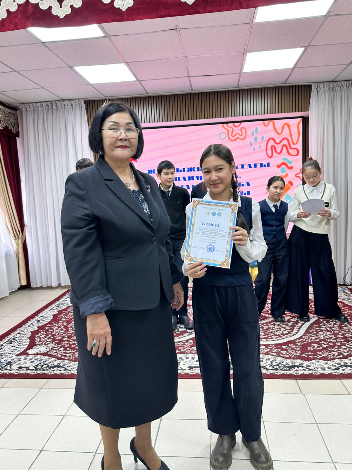 Жалпы білім беретін пәндер бойынша 7-8 сынып оқушыларына арналған республикалық жасөспірімдер олимпиадасының аудандық кезеңіне ХИМИЯ пәні бойынша қатысып, грамотаға ие болған 8 "В" сынып оқушысы Сапарғали Назым.