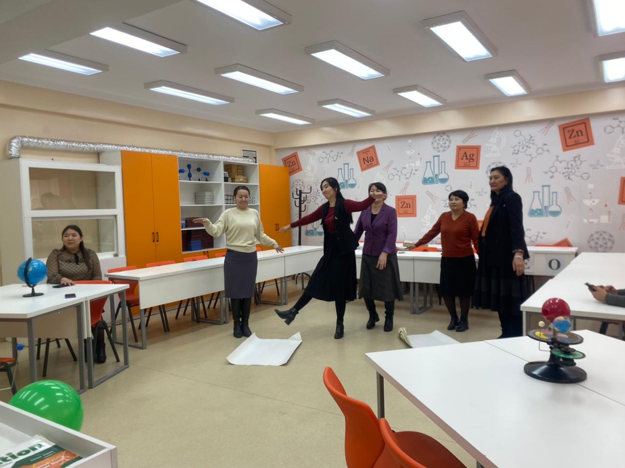 Ғылыми-жаратылыстану пәндері бірлестігі онкүндігінің жоспарына сәйкес биология пәні мұғалімі К.Оразбаева мен химия пәні мұғалімі М.Кинаятова мұғалімдермен «Сабақта пайдаланылатын белсенді әдіс-тәсілдер» тақырыбында коучинг өткізді.