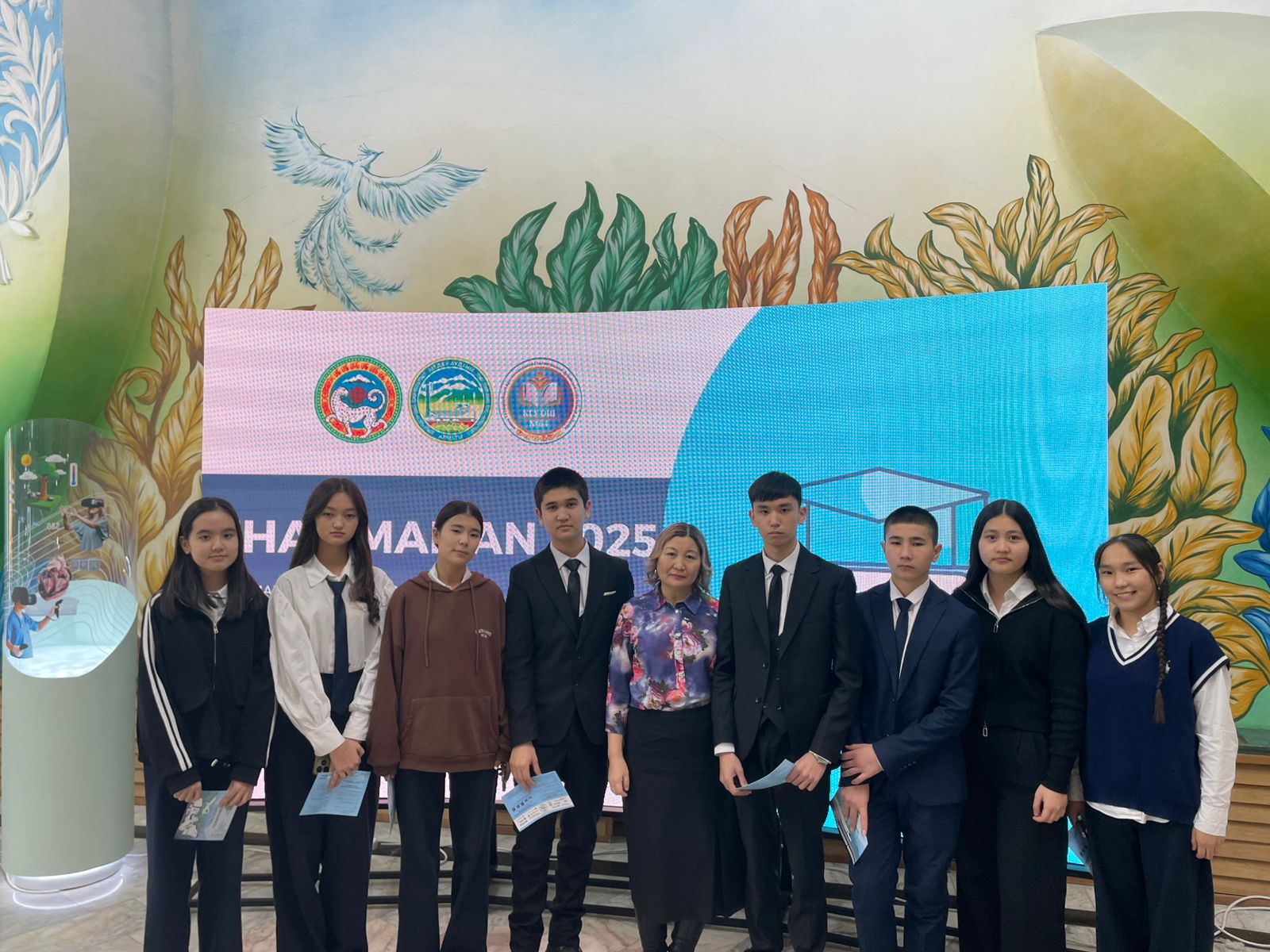 🌟Мектебіміздің  9-сынып оқушылары кәсіптік бағдар беру мақсатында кәсіптік жәрмеңкеге барды. Бұл іс-шара оқушыларға әртүрлі мамандықтар туралы ақпарат беріп, болашақ кәсіби бағытын анықтауға көмектесті.